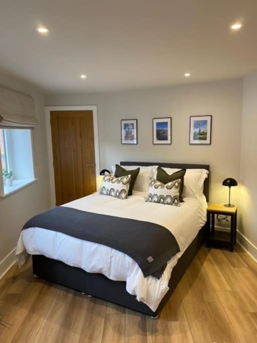 New Modern Studio Apartment Near To City Centre Солсбери Экстерьер фото